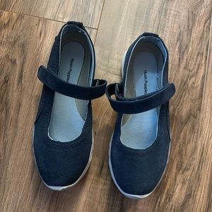 Girls Hush Puppies shoes size 4W